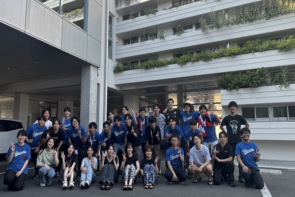 若手社員でピース